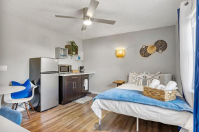 Blue Moon - Private Studio with Private Yard - Pet Friendly - Near MCO & Disney